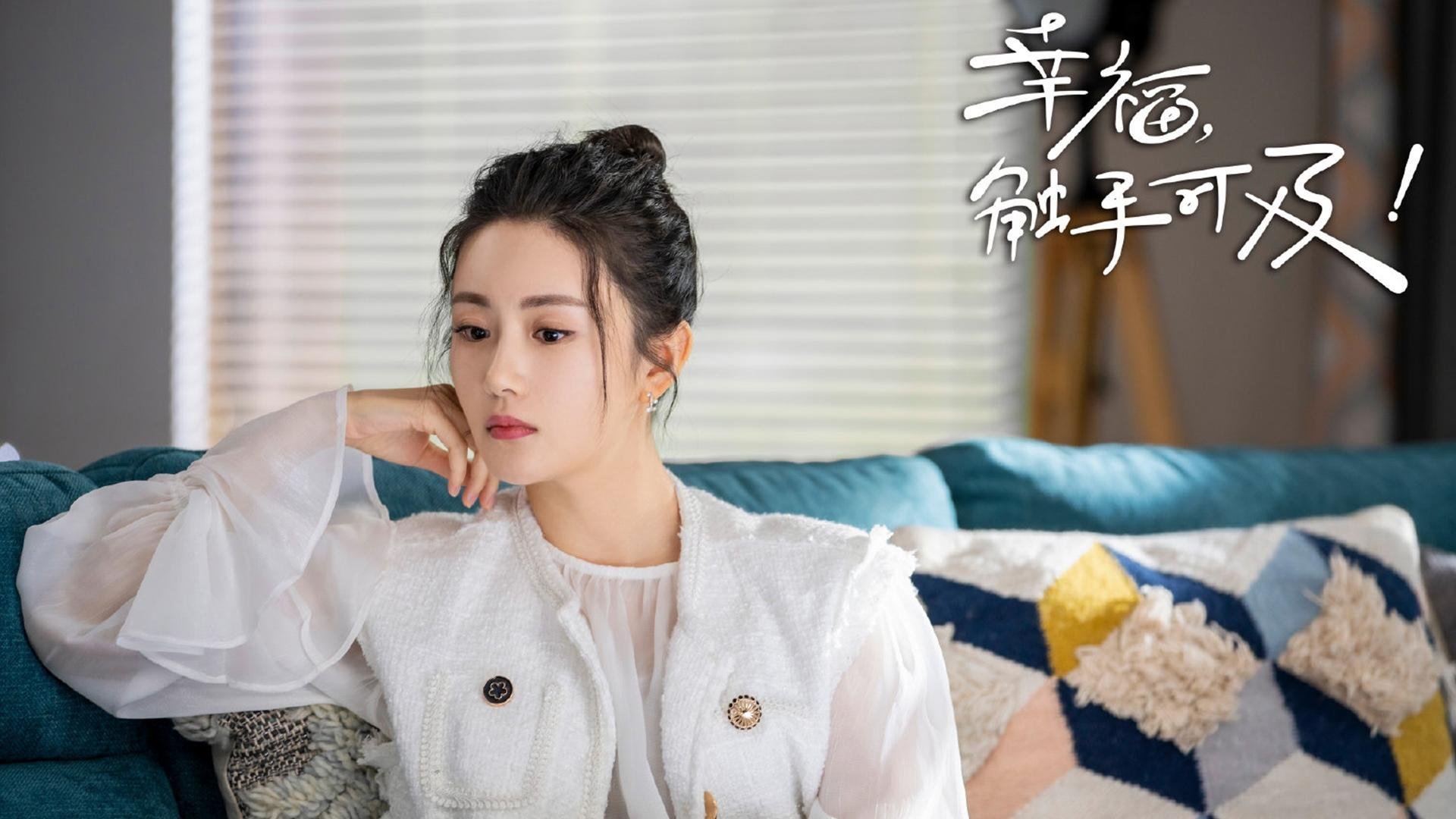 竞争激烈的比赛中球队击败对手，收获胜利，竞争相当激烈