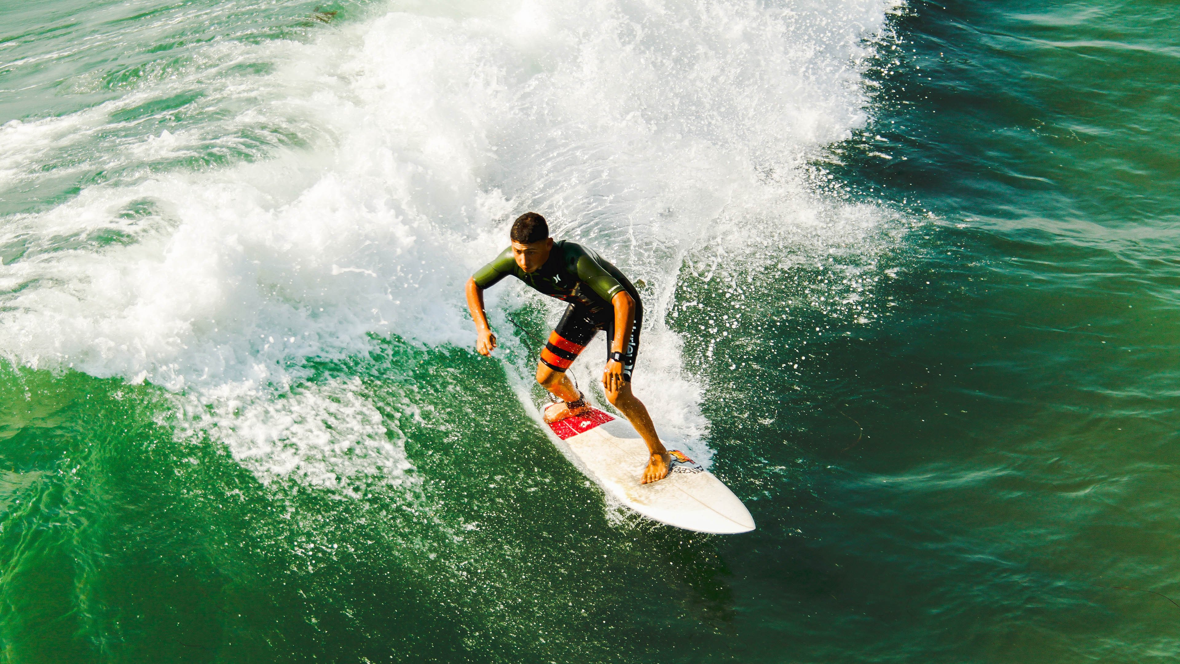 足球赛事视觉包装风格统一提升品牌形象，足球 时尚